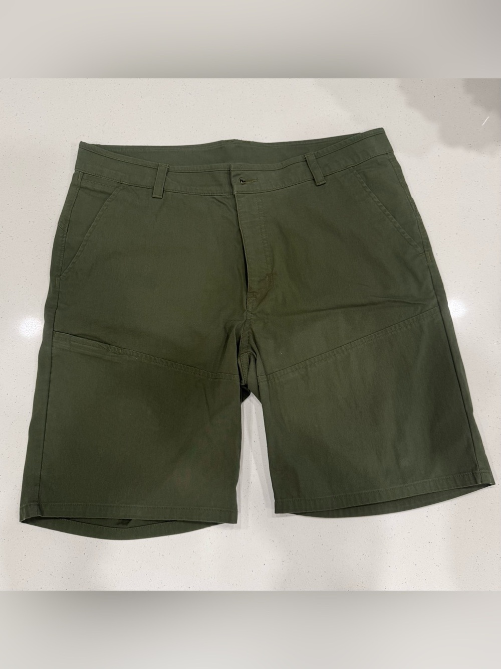 Mountain Hardwear Men's Olive Utility Flat-Front Shorts